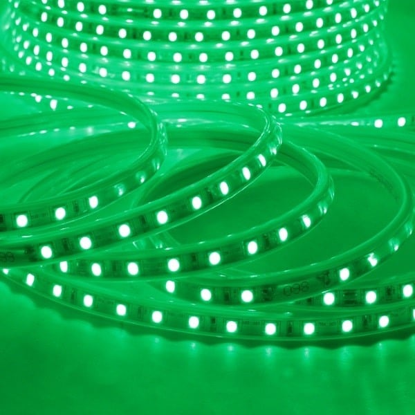 SMD Gros plan d'une bande lumineuse verte de 7 x 11 mm